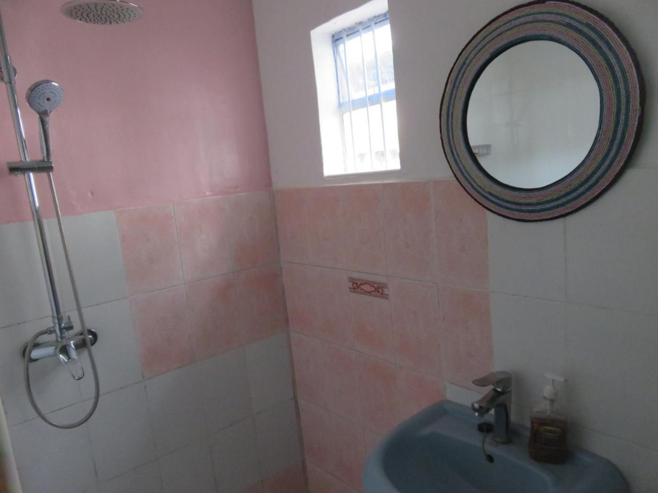Aloepark Art Hotel Naivasha Esterno foto